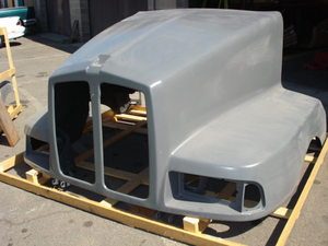 Kenworth T600 Hood: '97 -'06 1 piece to replace 3 piece