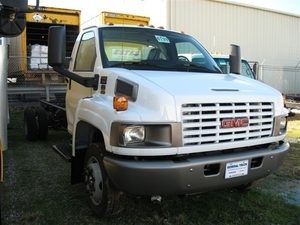 GMC / Chevrolet C4500 / C5500 2003 & later Single Head light Hood