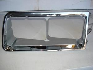 Freightliner FLD120 / FLD112 Headlamp Bezel-Left